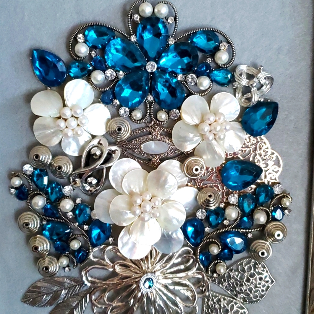 Gorgeous framed jewelry art collage - Picture 2 of 12